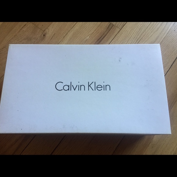 Calvin Klein canvas sneakers - Picture 7 of 7